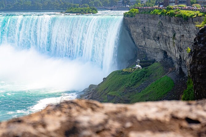 Niagara Falls Day Tour from Toronto and Skip the Line Boat Cruise - Maple Leaf Place Maple Syrup Tasting: Small Stop, Sticky Souvenirs