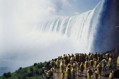 Niagara Falls Sightseeing Day Tour from Toronto with Boat Cruise - Niagara Falls Canada: The Main Views and the Misty Part