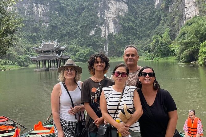 Ninh Binh Day Tour from Hanoi: Hoa Lu Trang An and Mua Caves - Stop 1: Hoa Lu temples of the Dinh & Le Dynasties