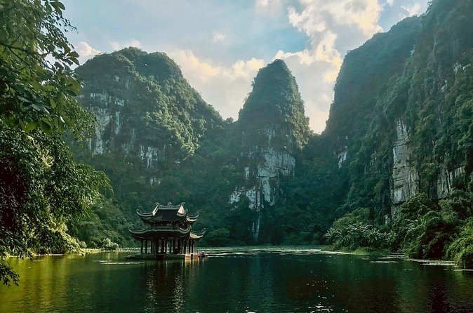 Ninh Binh Day Tour from Hanoi: Hoa Lu Trang An and Mua Caves - How the guide makes (or breaks) the day