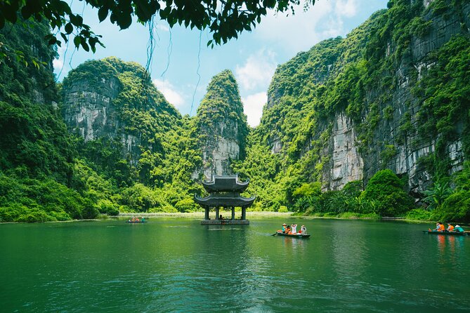 Ninh Binh Day Trip: Hoa Lu-Trang An/Tam Coc-Mua Cave-Cycling-Boat - Mua Cave and the 500 Steps: Ngoa Long Mountain’s Big View