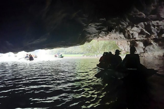 Ninh Binh Full-Day Tour from Hanoi to Hoa Lu, Tam Coc & Mua Cave Via Boat & Bike - Guides, humor, and the tip pressure issue: what to watch for