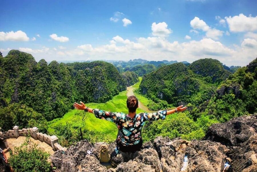 Ninh Binh: Hoa Lu, Trang An and Mua Caves Hiking Day Trip - Mua Cave: 486 Steps to Lying Dragon Mountain Views Over Tam Coc