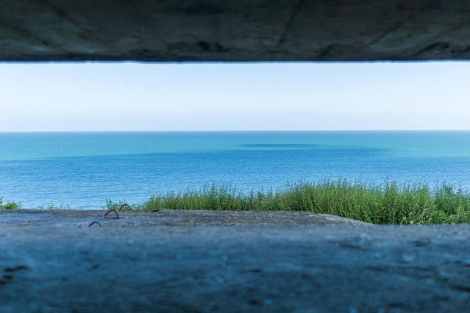 Normandy D-Day Small-Group Day Trip with Omaha Beach, Cemetery & Cider Tasting - Lunch on the Coast and Pointe du Hoc’s Cliff Edge