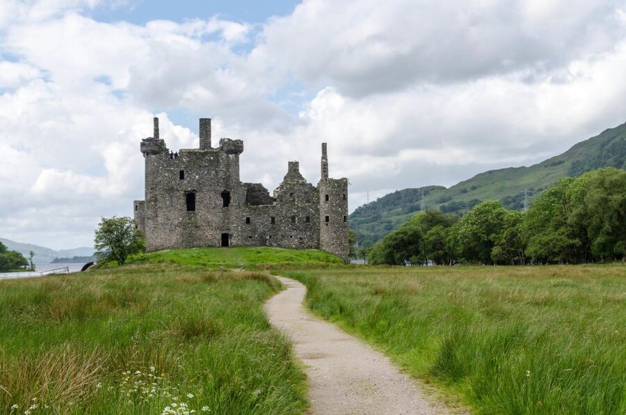Oban, Lochs & Inveraray Full-Day Tour from Edinburgh - Getting Started: Meet at Caffe Nero and Set Expectations for a Coach Day