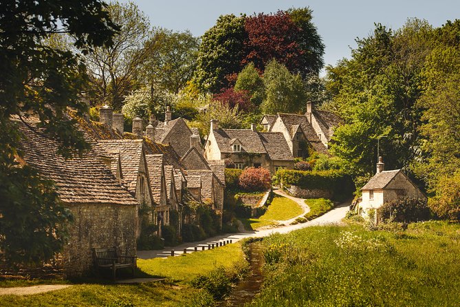 Oxford and Traditional Cotswolds Villages Small-Group Day Tour from London - Guides on this route: the narration is part of the product
