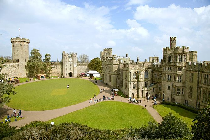 Oxford, Stratford-upon-Avon & Cotswolds Day Trip from London - Warwick Castle: sometimes part of the loop, with mixed feelings