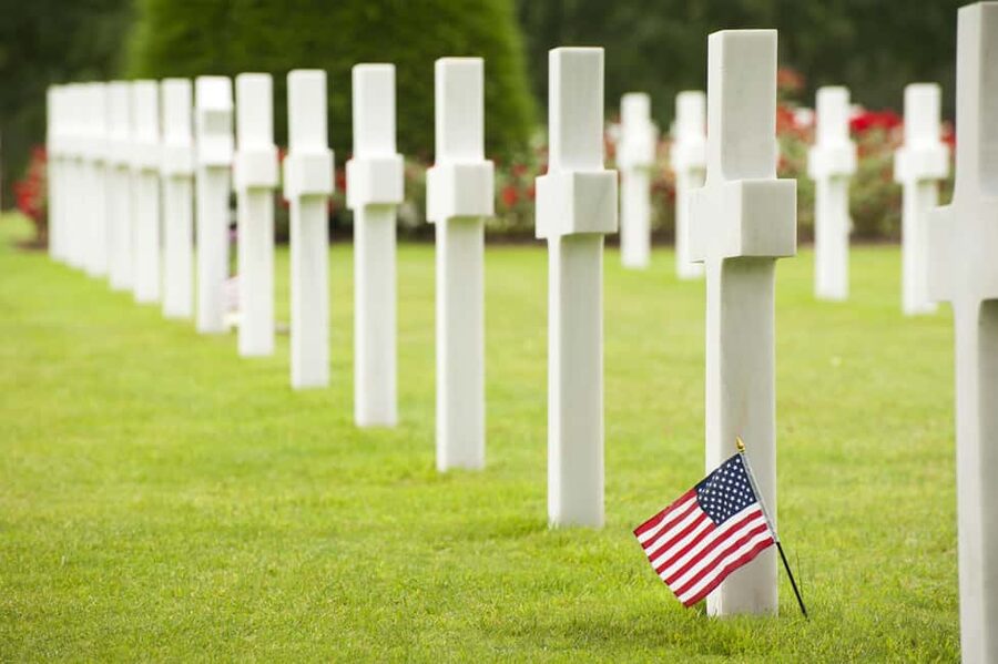 Paris: Normandy D-Day Sites Guided Day Trip with Lunch - Omaha Beach and the American shoreline walk you actually get time for