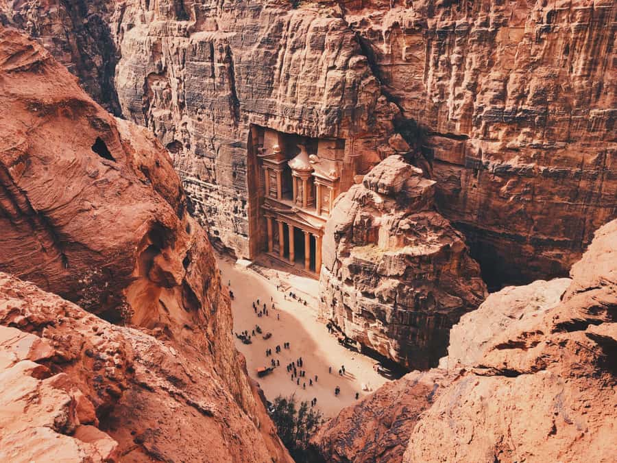 Petra & Wadi Rum: Full Day Private Tour with Hotel Pickup - Entering Petra via the Siq: where the day starts to feel magical