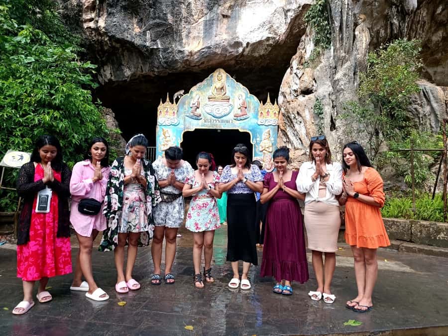 Phang Nga Bay: Private or Small-Group Day Trip - Koh Panyee floating village: mosque visit and lunch on stilts