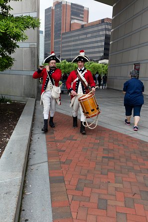 Philadelphia and Amish Country, 1-Day Tour from NYC - Wi‑Fi on board: useful, but don’t plan your day on it