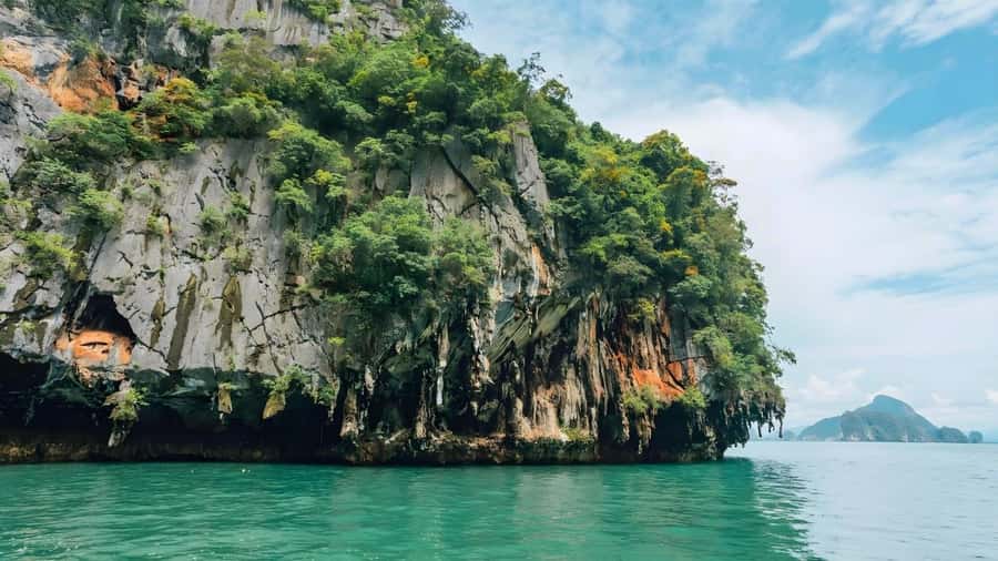 Phuket: James Bond Island Day Trip by Speed Boat with Lunch - Panyee Island (floating village on stilts): lunch and a real sense of place