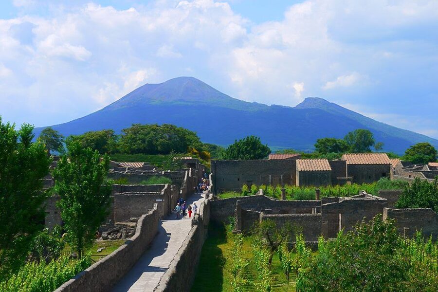 Pompeii and Vesuvius Full-Day Tour from Amalfi Coast - Cameo and Coral Factory Stop: Worth It or a Time Sink?