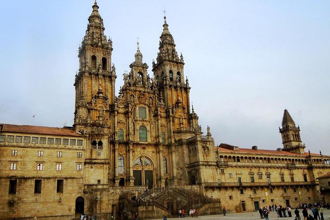 Porto: Santiago de Compostela and Valença do Minho Day Trip - Crossing into Spain: following the St James Way footsteps