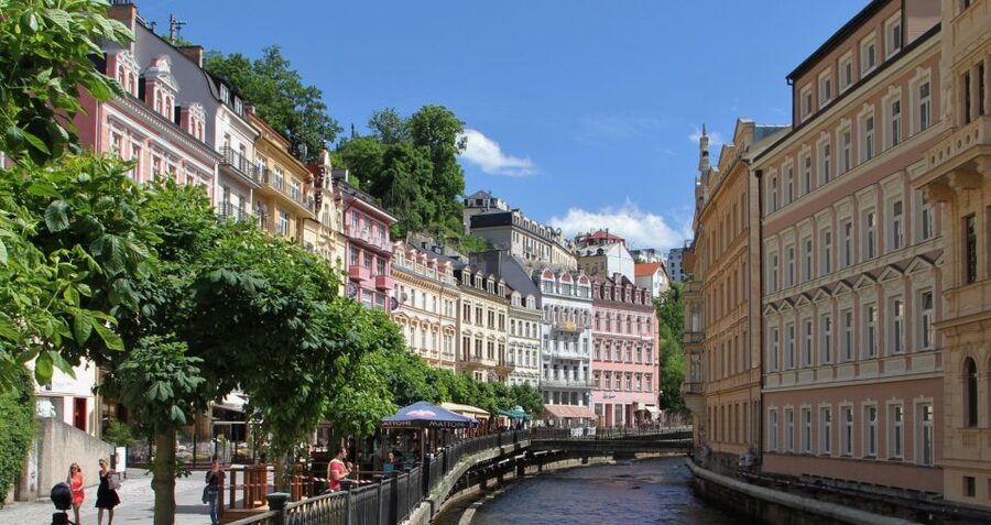 Prague: Karlovy Vary Day Trip with Watchtower and Funicular - The Tour Guide Experience: Why Names Like Eva and Carolina Matter