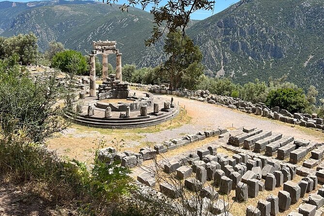 Premium Delphi Day Trip with an Expert Guide, Museum & Lunch - Arachova lunch stop: mountain town views and time to wander