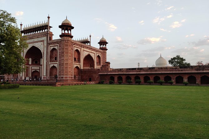 Private Agra Day Trip Taj Mahal Sunrise Tour From Delhi - The meeting point in Agra: washroom + regroup before Taj