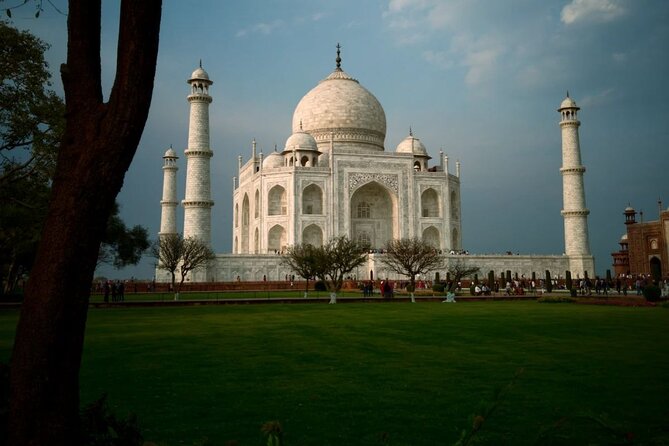 Private Sunrise Taj Mahal & Agra Tour from Delhi by Luxury Car - The private luxury car from Delhi: comfort plus fewer headaches