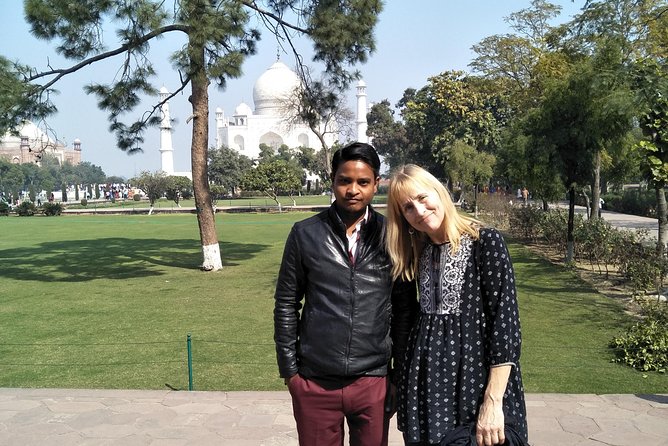 Private Taj Mahal and Agra Fort Day Tour from New Delhi - Agra in a private car: why this format works