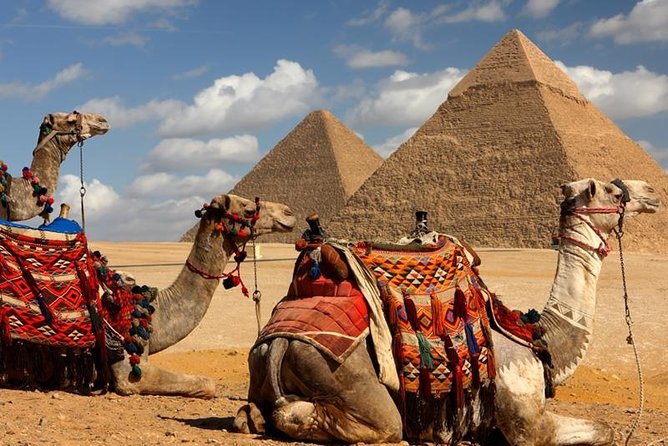 Private Tour: Day Trip to the Pyramids and Sphinx from Cairo - Stop 1: Pyramids of Giza and the main entrance flow