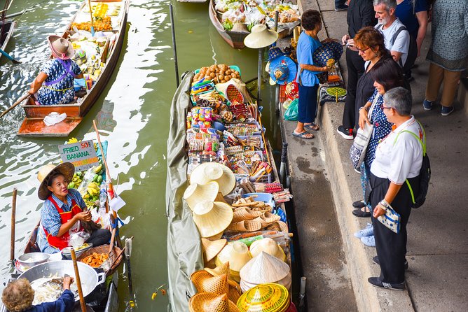 Private Tour: Floating Markets of Damnoen Saduak Cruise Day Trip from Bangkok - The Damnoen Saduak Floating Market Stop: What You’ll See Up Close
