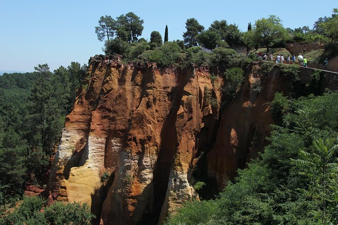 Provence Wineries and Luberon Villages Day Trip from Aix-en-Provence - Bonnieux photo stop: quick, scenic, and easy to miss