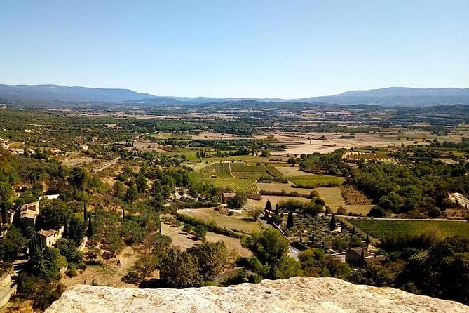 Provence Wineries and Luberon Villages Day Trip from Aix-en-Provence - Roussillon and Gordes: two different moods, both worth the walking time