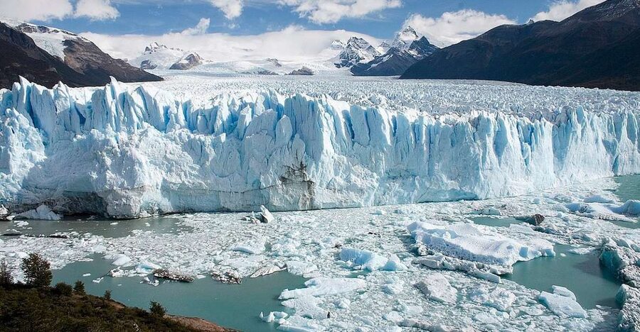 Puerto Natales: Day Trip to Perito Moreno Glacier Argentina - Guide and Timing: Connecting at El Calafate