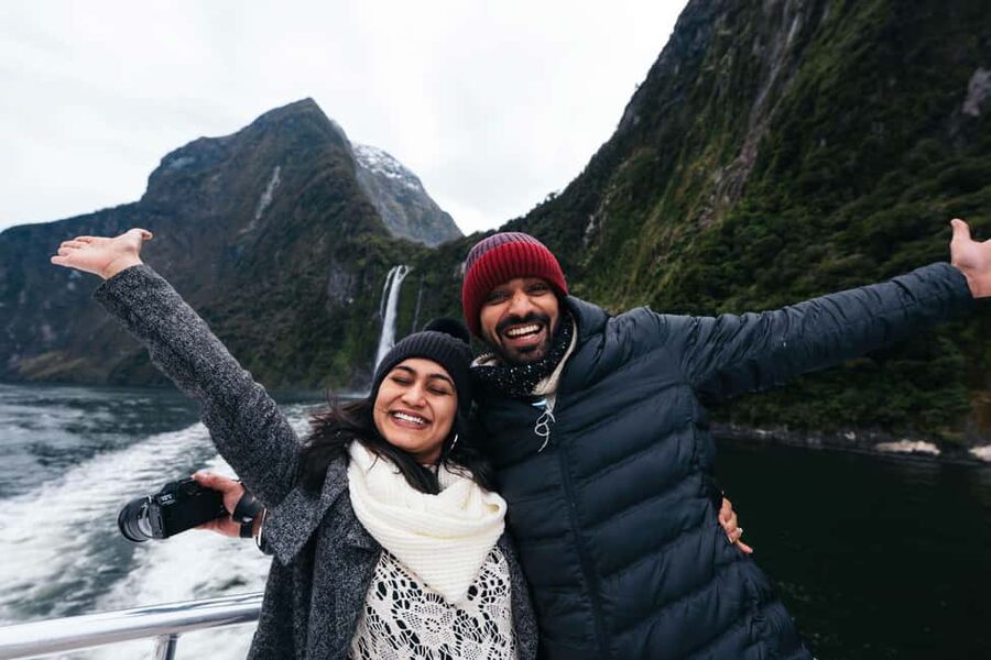Queenstown: Milford Sound Coach & Cruise Full-Day Trip - Lunch, tea, and what to pack for a cold-wet Fiordland day
