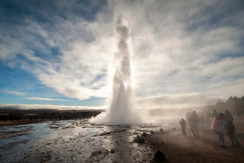 Reykjavik: Golden Circle, Fridheimar, & Sky Lagoon Day Trip - From Reykjavik Pickup to Kerið Crater: the day starts fast
