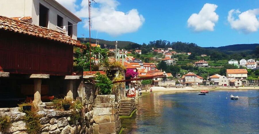 Rías Baixas: Guided Day Tour from Santiago with Boat Ride - Pontevedra old town in 95 minutes: what you should watch for