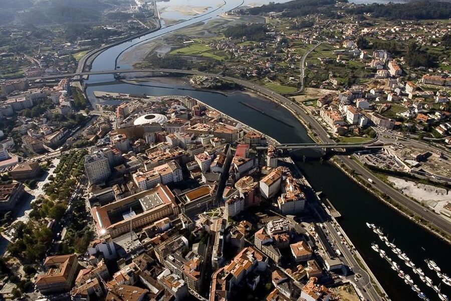 Rías Baixas: Guided Day Tour from Santiago with Boat Ride - Combarro: stone granaries, saltwater village energy, and guided time