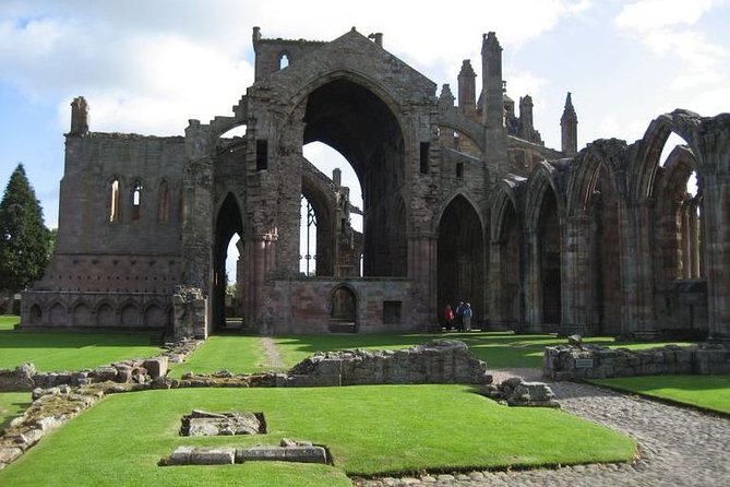 Rosslyn Chapel and Scottish Borders Small-Group Day Tour from Edinburgh - Rosslyn Chapel: carvings, theories, and how the visit is structured