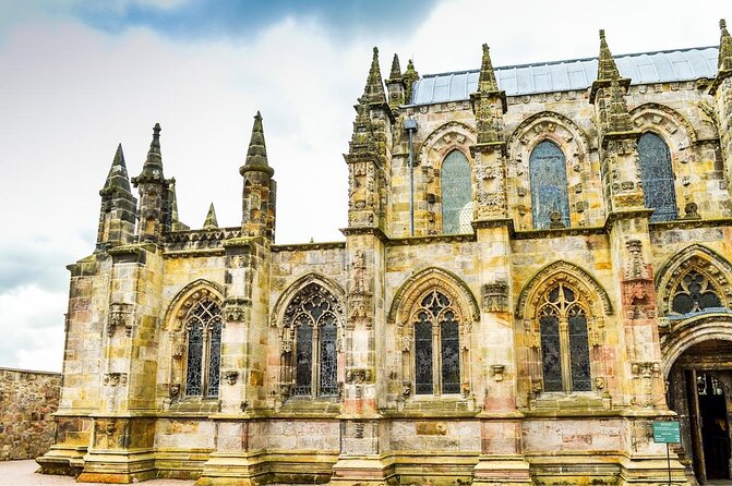 Rosslyn Chapel and Scottish Borders Small-Group Day Tour from Edinburgh - Melrose Abbey: Robert the Bruce’s heart and the inspection reality