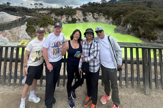 Rotorua Highlights inc. Waiotapu & Te Puia Day Tour from Auckland - The Morning Drive Out of Auckland: Commentary and Quick Photo Stops