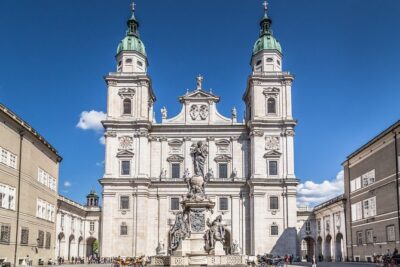 Salzburg: Small-Group Day Trip from Vienna - Tour start at Tourist-Info Wien: comfort, setup, and what’s included