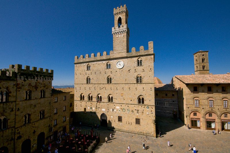 San Gimignano and Volterra: Day Tour from Siena - San Gimignano walk: tower math, UNESCO streets, and medieval power
