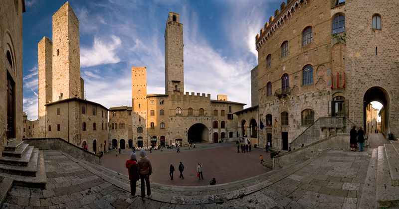 San Gimignano and Volterra: Day Tour from Siena - A family organic farm lunch with saffron and Vernaccia