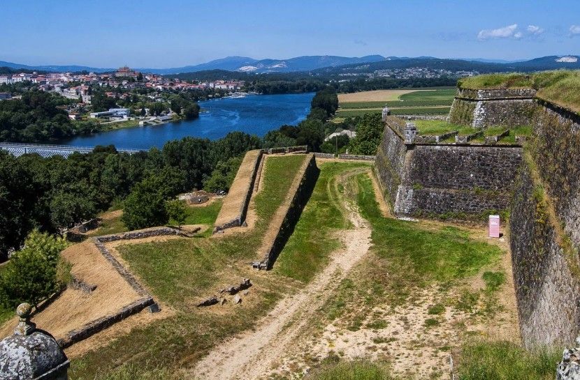 Santiago de Compostela Full-Day Tour From Porto - Meeting at Calçada da Vandoma: The Easy Start (and What to Bring)