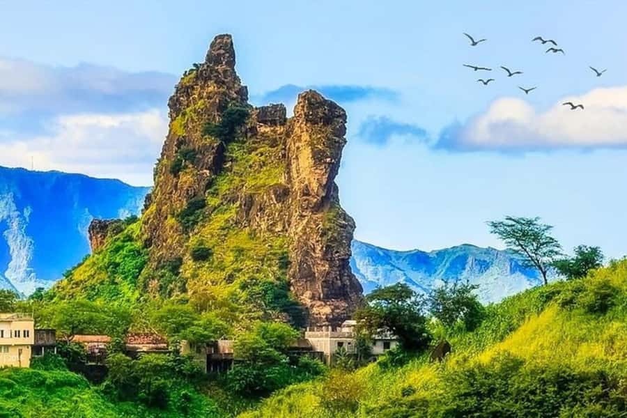 Santiago: Landscapes, Street Art, and Markets Day Trip - Serra Malagueta Natural Park at 800 Meters: Panoramas You Can’t Rush
