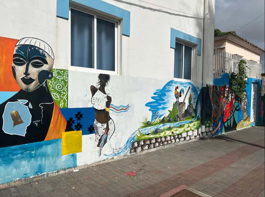 Santiago: Landscapes, Street Art, and Markets Day Trip - Price and Value: Is $70 a Fair Deal for an 8-Hour Loop?