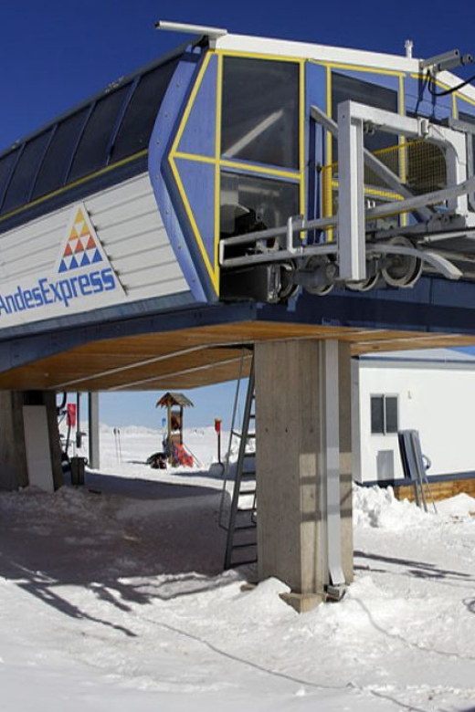 Santiago: Valle Nevado and Farellones Ski-Center Day Trip - The Final Climb to Valle Nevado: 20 More Bends Up to 3,000m