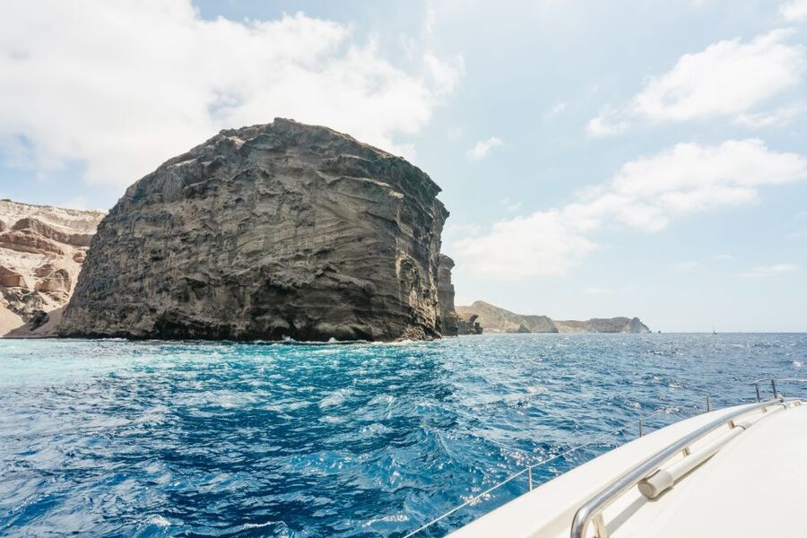 Santorini: Luxury Catamaran Day Trip with Meal and Open Bar - The Greek meal and open bar: why this lunch or dinner feels worth it