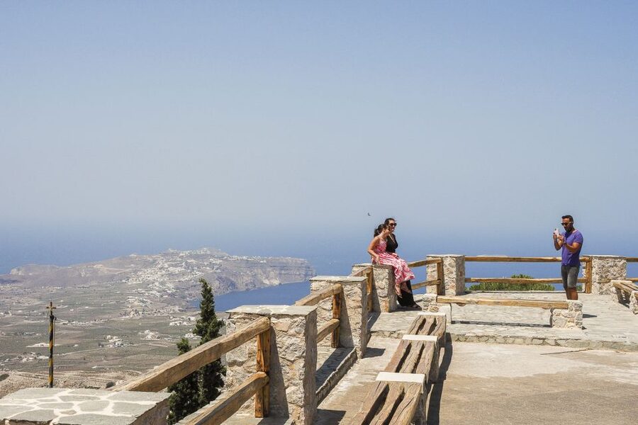 Santorini: Top Sights Day Trip, Wine Tasting, & Oia Sunset - What I’d pack and how to pace the day