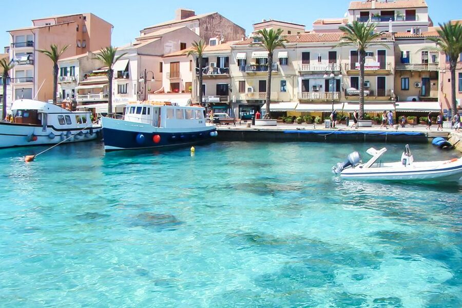 Sardinia: La Maddalena Archipelago Full-Day Trip by Boat - Stop one: La Maddalena’s old town and caruggi lanes