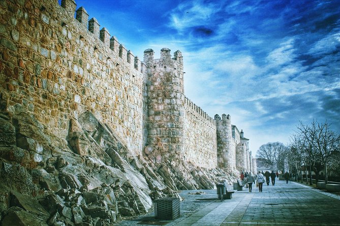 Segovia and Avila Guided Day Tour from Madrid - Segovia’s Roman Aqueduct Stop: The Photo Moment That Actually Has Context