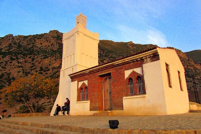 Shared Group Chefchaouen Day Trip from Fez - Place Outa el-Hammam and the Kasbah Area: Main Square Energy