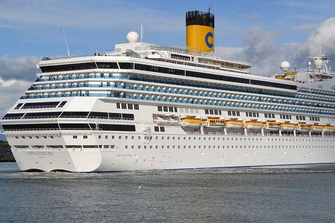 Sihanoukville Highlights Day Tour for Cruise Passengers - Independence Monument and Golden Lions Roundabout: Cambodia’s modern landmarks