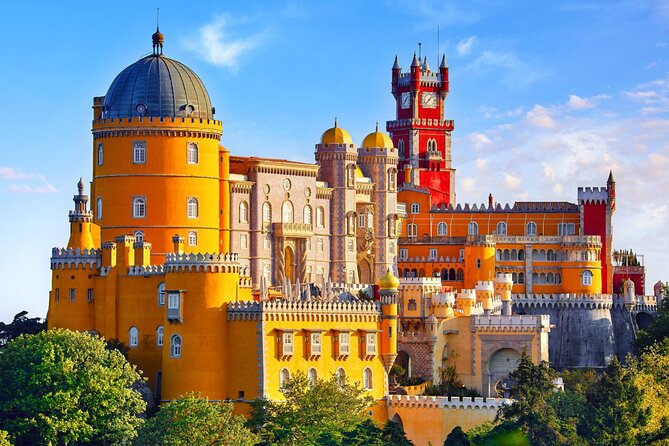 Sintra, Pena Palace, Quinta da Regaleira & Cascais Group Tour - Sintra village free time: what to do with your lunch window