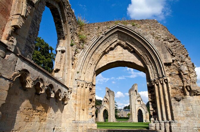 Small-Group Day Trip to Stonehenge, Glastonbury, and Avebury from London - Meeting Point and Getting There Without Stress